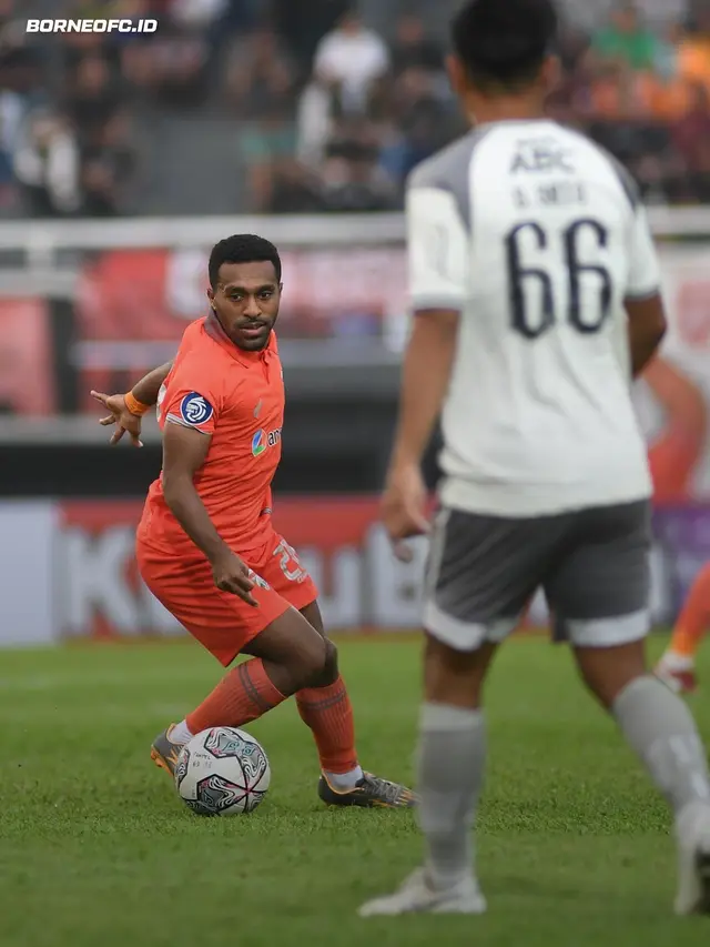 Winger Borneo FC, Terens Puhiri ketika melawan Persib Bandung di BRI Liga 1 2022/2023.