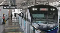 MRT Jakarta menerapkan Protokol Bangkit (Bersih Aman Nyaman Go Green Kolaborasi Inovasi Tata Kelola).