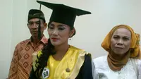 Darwati saat prosesi wisuda di Masjid Agung Jawa Tengah.‎ (Liputan6.com/Edhie Prayitno Ige)