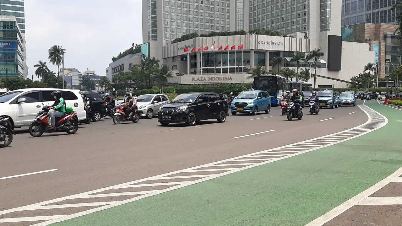 Arus lalu lintas kembali normal setelah Parade MotoGP berakhir. Ruas jalan yang sempat ditutup kembali dibuka untuk umum.