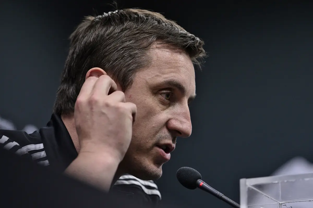 Legenda MU Gary Neville