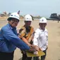 Kabupaten Lamongan memperkuat posisinya sebagai salah satu pusat industri maritim di Indonesia dengan peluncuran kapal tongkang Maritim Perkasa 3031 (Liputan6.com/ Dian Kurniawan)