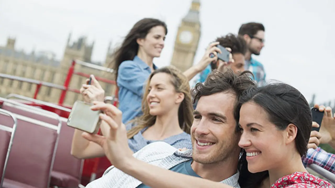 Orang London Punya Gaya Selfie Paling Buruk