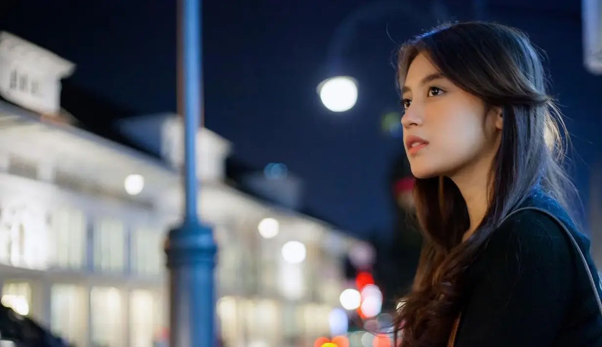 Mantan personel JKT 48, Nabilah Ayu belum lama ini menjadi perbincangan warganet. Nabilah tampil berbeda dengan biasanya yang nyentrik. Nabila mengunggah foto berhijab. (Instagram/nblh.ayu)