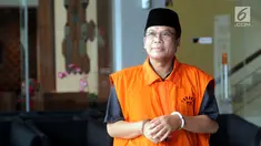 Mantan Wakil Ketua DPR Bidang Keuangan Taufik Kurniawan usai menjalani pemeriksaan lanjutan di Gedung KPK, Jakarta, Kamis (3/1). Taufik diperiksa untuk melengkapai berkas terkait kasus dugaan menerima suap Rp 3,6 miliar. (Merdeka.com/Dwi Narwoko)