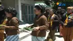 Warga Nganjuk menjaga tradisi Jamasan Pusaka dengan memandikan benda pusaka.