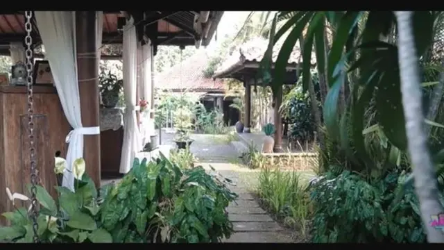 Menengok Halaman Rumah Christine Hakim bak Restoran Bernuansa Alam