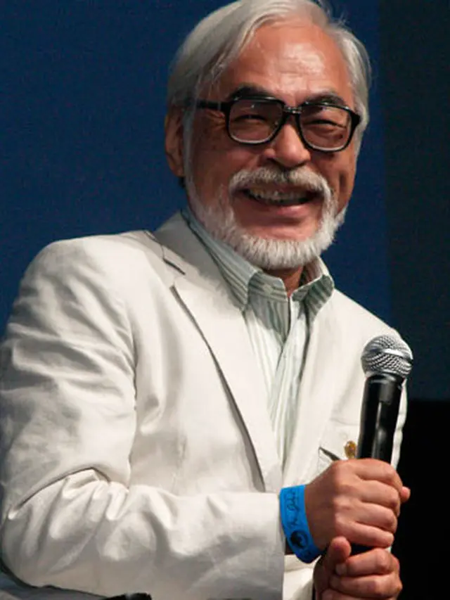 Hayao Miyazaki (Sumber: Wikipedia/ Natasha Baucas at https://www.flickr.com/photos/sdnatasha/)