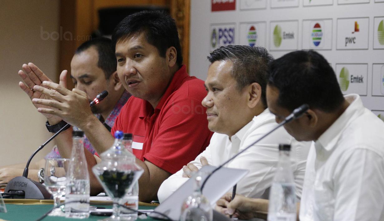Ketua Steering Committee, Maruarar Sirait, saat drawing babak 8 besar Piala Presiden 2018 di Hotel Sultan, Jakarta, Rabu (31/1/2018). Pertandingan di fase 8 besar akan digelar di Stadion Manahan, Solo, 3 dan 4 Februari 2018. (Bola.com/M Iqbal Ichsan)