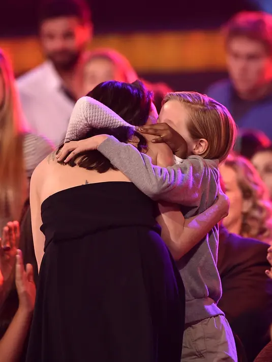 vJolie pun nampaknya sangat mencintai saudara laki-lakinya ini. Jadi, apapun yang sedang dihadapinya pasti akan diceritakan Jolie pada Haven. (AFP/Bintang.com)