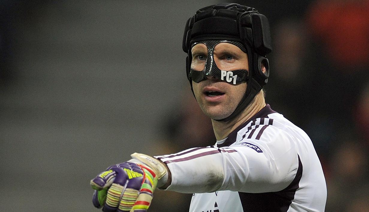 Petr Cech - Cech menjadi salah satu kiper terbaik yang pernah dimiliki Chelsea. Cech tampil apik saat menggagalkan tiga tendangan penalti pemain Bayern Munchen di laga final Champions 2012. (AFP/Patrik Stollarz)