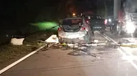 Sedan yang rusak setelah diserang gajah liar di dekat KM11 jalan tol Gerik-Jeli, Malaysia. (DUNIA HAIWAN MALAYSIA/FACEBOOK)