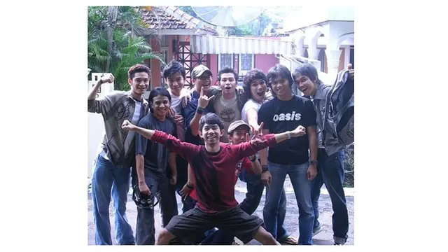 7 Potret Lawas Raffi Ahmad, Unggah Foto Nostalgia Masa Muda