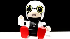 Toyota Motor Corp memperkenalkan robot mini buatannya di Tokyo, Jepang pada 27 September 2016. Robot mini ini diberi nama Kirobo Mini. (REUTERS/Kim Kyung-Hoon)