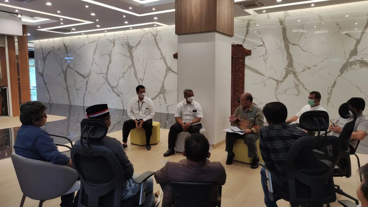 Sejumlah Koalisi Masyarakat Pertembakauan (Kompak) melakukan aksi protes ke Gedung Kementerian Koordinator Bidang Perekonomian.