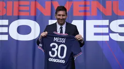 Pemain asal Argentina itu akan memakai nomor punggung 30 dan menerima gaji sebesar 35 juta euro (Rp 590 miliar) per musim setelah menandatangani kontrak bersama PSG. (Foto: AP/Francois Mori)