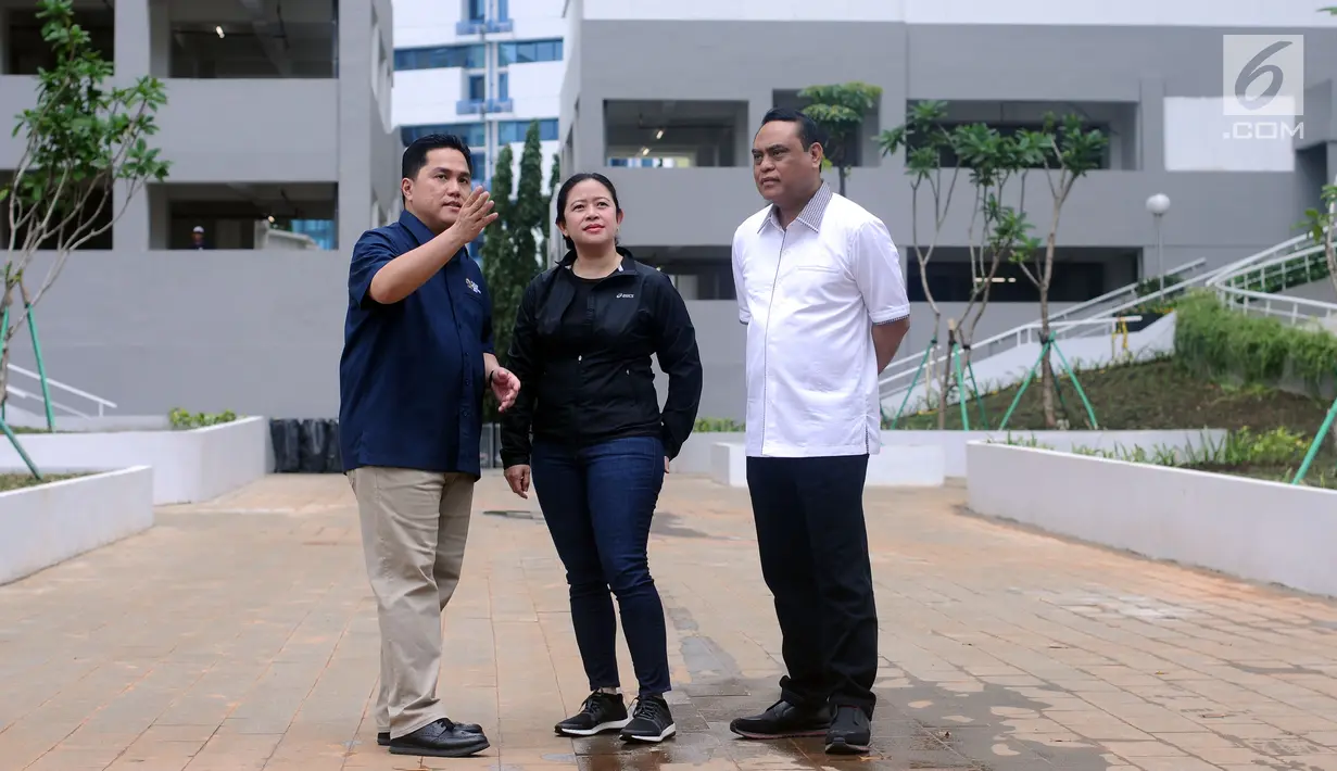 Menko PMK, Puan Maharani (tengah) bersama CdM Asian Games 2018 Komjen Pol Syafruddin (kanan) dan Ketua INASGOC Erick Thohir meninjau fasilitas taman Wisma Atlet Asian Games 2018, Jakarta, Minggu (4/2). (Liputan6.com/Helmi Fithriansyah)