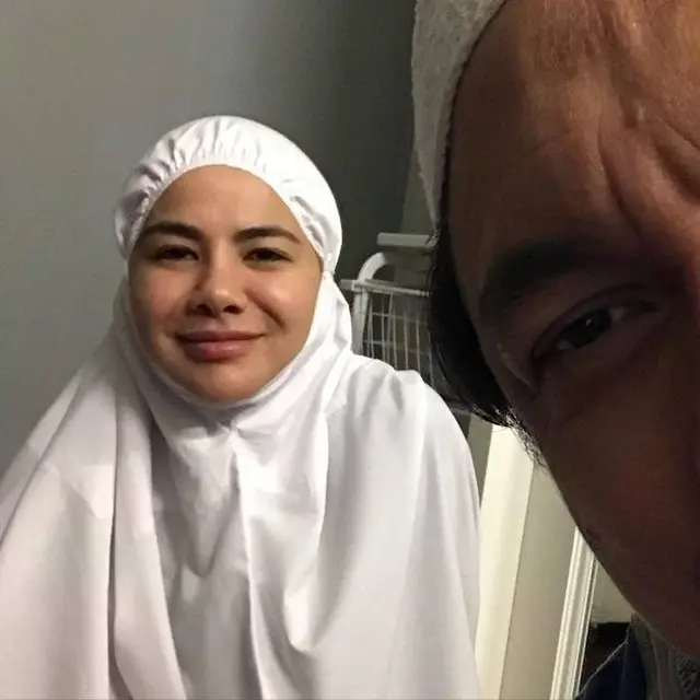 Tepis Kabar Rumah Tangga Retak, Ini 6 Momen Engku Emran Lebaran Bareng Istri