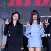 Potret memukau para aktris dan aktor dari drama korea "Gangnam B-Side" dalam acara Press Conference (Foto dok : Disney+ Hotstar).