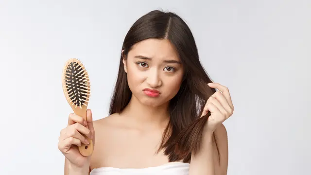 Ilustrasi rambut rontok, kesehatan rambut