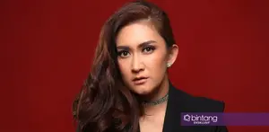 Nafa Urbach merupakan satu dari banyak selebritis Indonesia yang mengkutuk aksi ledakan bom yang terjadi di Gereja Santa Maria Surabaya pagi tadi