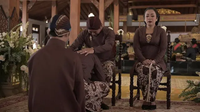 Gaya Soimah kenakan kebaya lurik saat acara adat ruwatan, [Instagram/@showimah]