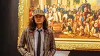 Rambut gondrong kini melekat pada aktor Dwi Sasono. Suami Widi Mulia ini memang belakangan masih mempertahankan rambut gondrongnya. Saat datang di acara gala premier film Mencuri Raden Saleh, ia juga tampil dengan rambut gondrong yang digerai. Topi bergaya vintage membuatnya kian terlihat bak seniman. (Liputan6.com/IG/@dwisasono)