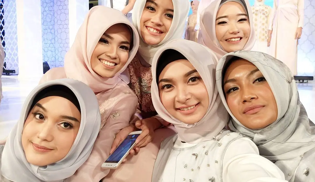 Selain menjadi model, Bella Putri Ekasandra memiliki Event Organizer yang khusus untuk kalangan anak-anak dan remaja dengan tujuan untuk mengembangkan bakat generasi muda di bidang fashion, fotografi, dan menyanyi.(Liputan.com/IG/@bellasandraaaa)