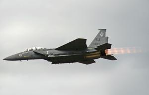 Three US F-15 fighter jets crashed in Kuwaiti territory due to fire from one of Kuwait's air defense systems while supporting Operation Epic Fury. (Phyllis Lilienthal/Unsplash)