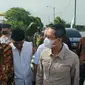 Pj Gubernur DKI Jakarta Heru Budi Hartono meninjau layanan air besih PAM Jaya di Kampung Marunda Kepu, Jakarta Utara. (Liputan6.com/Winda Nelfira)