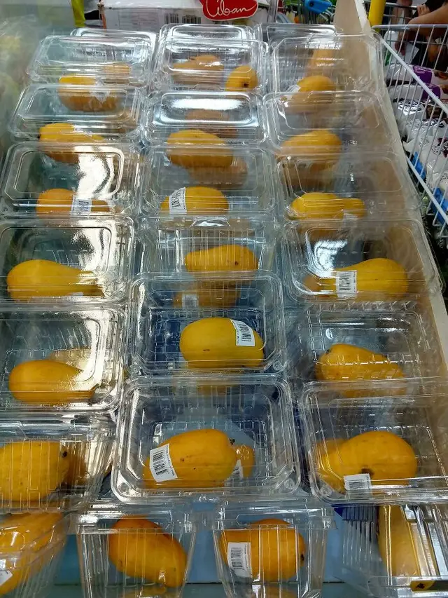 7 Potret Bungkus Makanan Tidak Ramah Lingkungan Ini Bikin Elus Dada