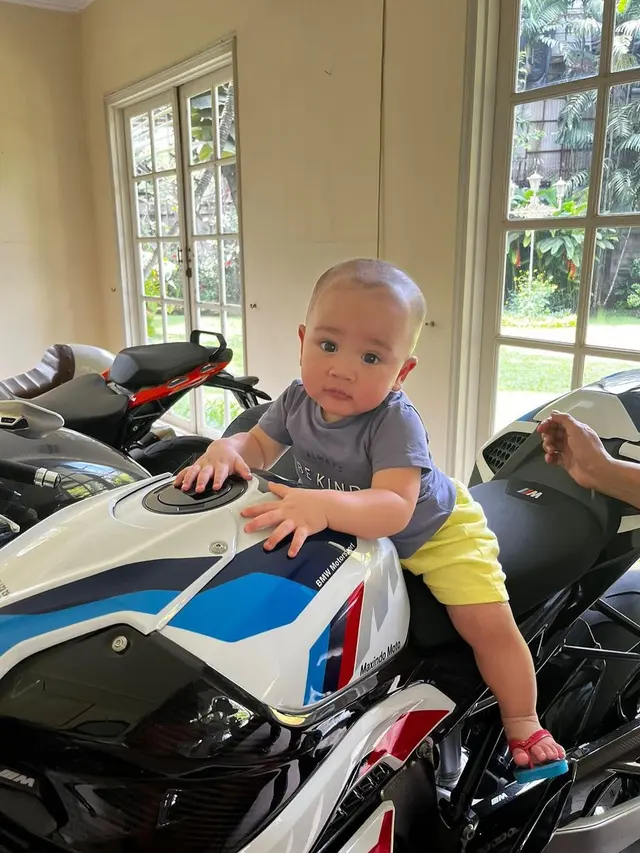 6 Potret Rayyanza 'Cipung' Tampil Sporty, Terbaru Bak Pemain Tenis