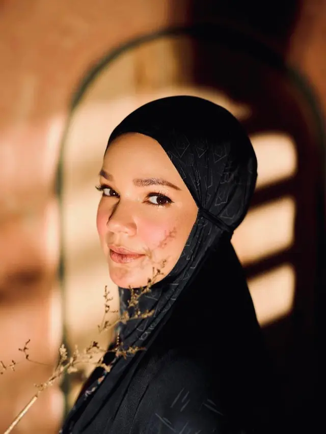 Blasteran Brasil-Indonesia, Ini 6 Potret Transformasi Dewi Sandra dari Kecil hingga Kini