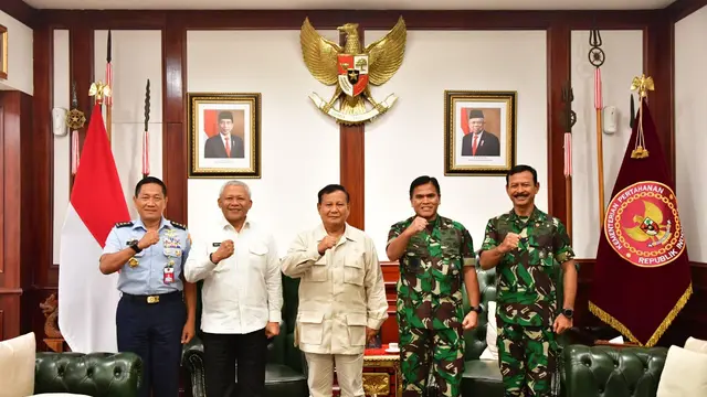 Kepala Staf Angkatan Laut (KSAL) Laksamana TNI Muhammad Ali melakukan kunjungan Kehormatan kepada Menteri Pertahanan RI Prabowo Subianto.