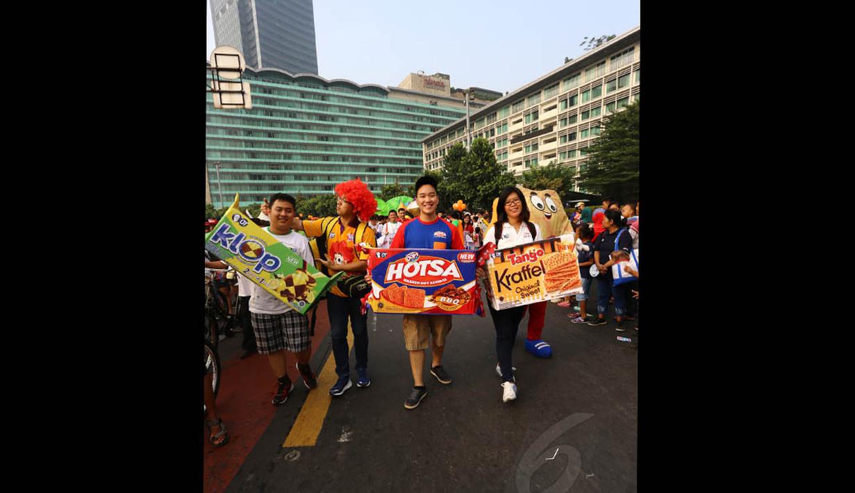 Acara parade ini adalah bentuk pengingat komitmen perusahaan-perusahaan tersebut untuk memberikan pelayanan terbaiknya kepada pelanggan, Jakarta,  Minggu (7/9/14). (Liputan6.com/Johan Tallo)