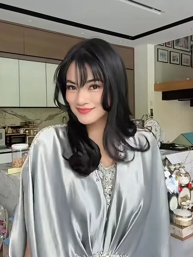 Titi Kamal ikut Join Tren Izin pakai kaftan. [@titi_kamall]