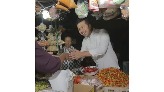 6 Potret Emil Dardak Saat Terjun ke Masyarakat, Sederhana dan Bersahaja