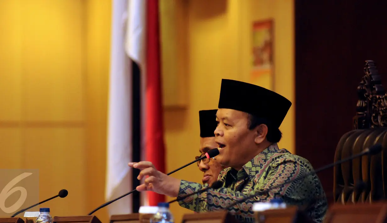 Wakil Ketua MPR RI Hidayat Nur Wahid saat memberikan Sosialisasi 4 Pilar MPR RI di Kompleks Parlemen RI, Jakarta, Selasa (29/3/2016). Sosialisasi bagian pembekalan pengurus baru Dewan Masjid Indonesia Jakarta Selatan. (Liputan6.com/Helmi Fithriansyah)