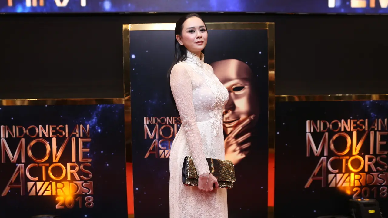 [Bintang] Aura Kasih