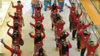 Ribuan orang menari di Grand Indonesia, Jakarta Pusat, Minggu (23/11/2014). (Liputan6.com/Herman Zakharia)