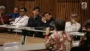Para peserta menyimak penjelasan pembicara saar workshop ATVI 2018 di Gedung SCTV Tower, Jakarta, Selasa (16/1). Workshop ATVI 2018 ini mengukuhkan posisi ATVI sebagai lembaga pendidikan disiplin penyiaran. (Liputan.com/Faizal Fanani)