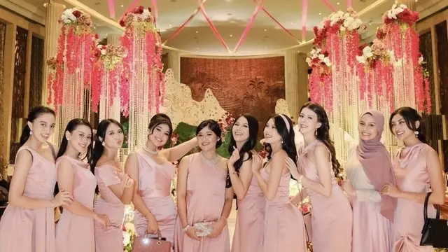Erina Gudono Saat Jadi Bridesmaid