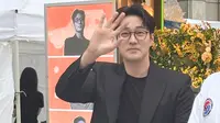 So Ji Sub Bagi-Bagi Emas ke Pemain &amp; Staf "Agent Kim Reactivated"