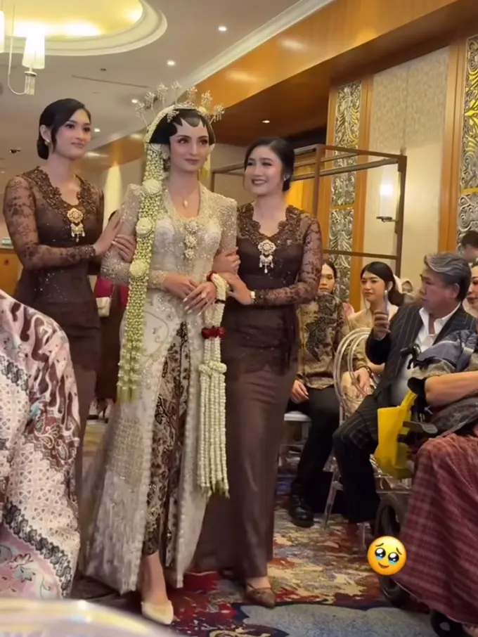 Febby Rasta saat Jadi Bridesmaid Valerie Tifanka