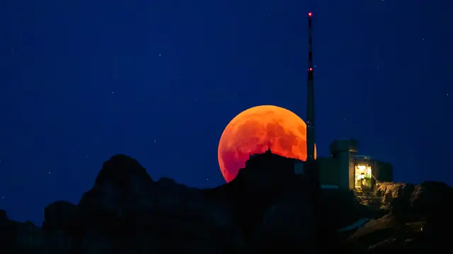 Gerhana Bulan Total di Berbagai Negara