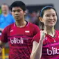 Pasangan Indonesia, Praveen Jordan/Debby Susanto, berselebrasi usai kalahkan pasangan China, Wang Yilyu/Huang Dongping pada Korea Terbuka 2017, Minggu (17/9/2017). Praveen/Debby menang 21-17, 21-18 atas Wang Yilyu/Huang Dongping. (AFP/Jung Yeon-Je)