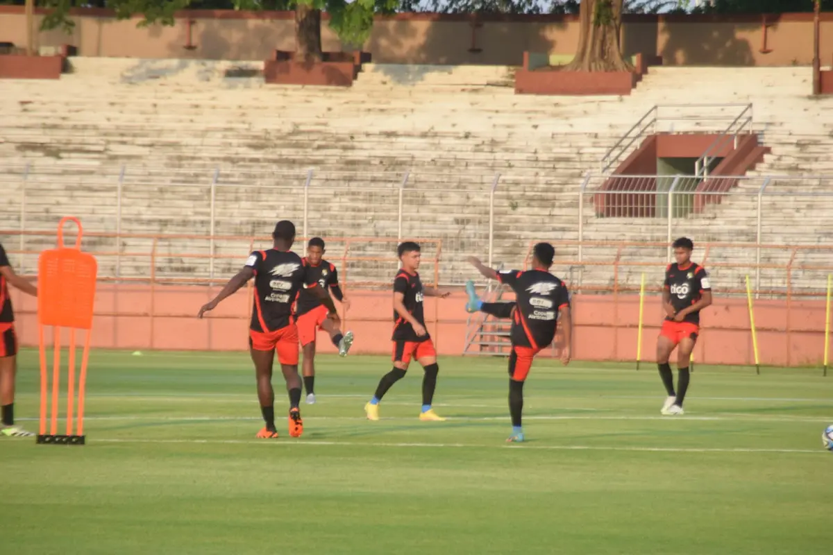Timnas Piala Dunia U-17 Panama saat berlatih di Surabaya. (Dian Kurniawan/Liputan6.com)