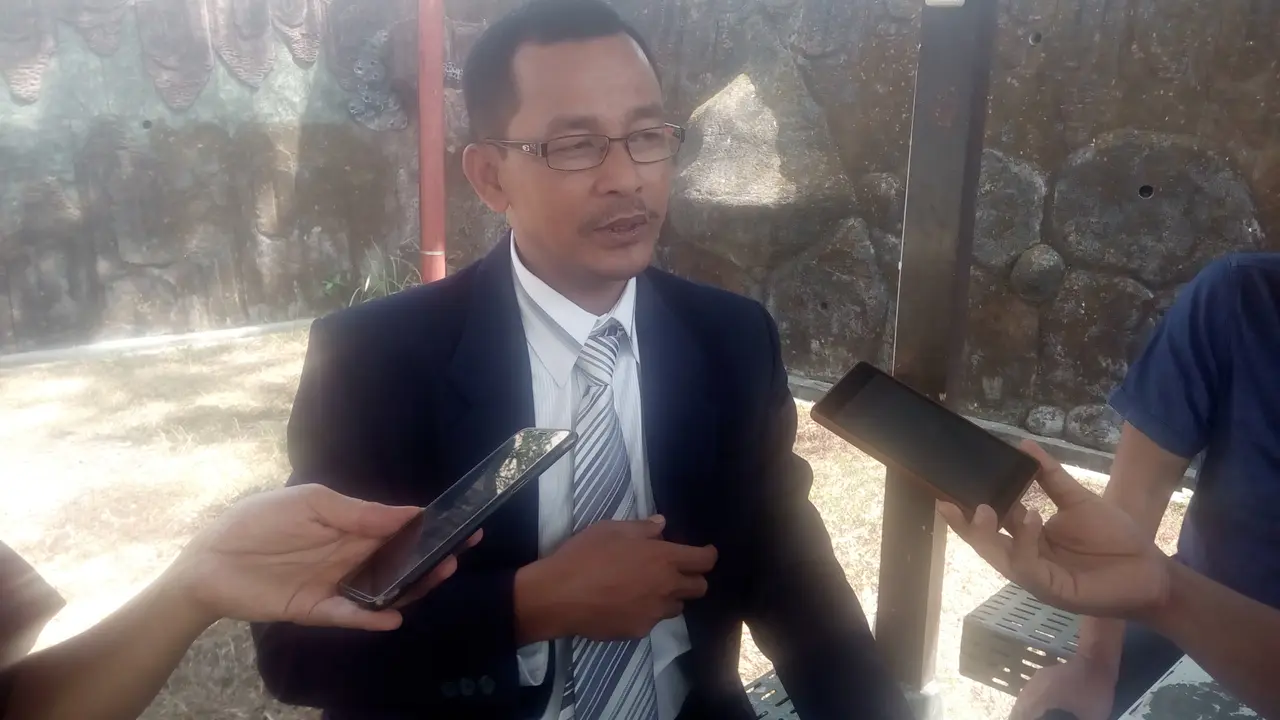 Tokoh Garut Ahmad Bajuri kepada media di Garut