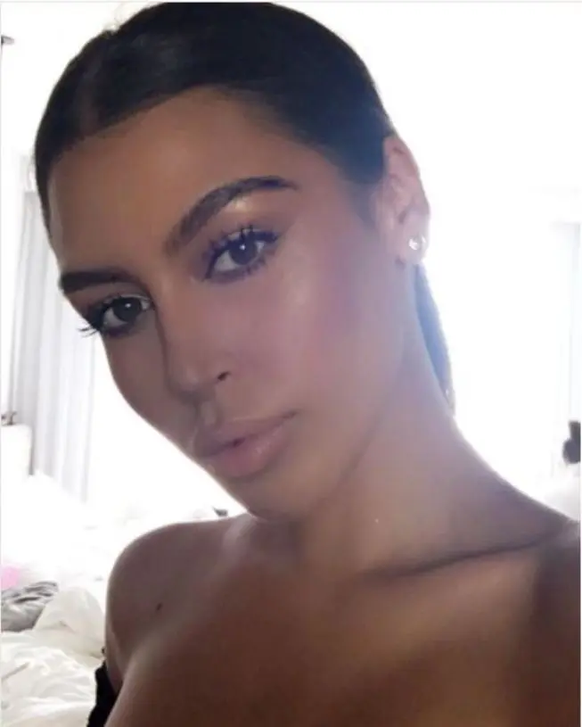 Seorang blogger yang dianggap mirip dengan Kim Kardashian. (Instagram - @soniaxfyza)