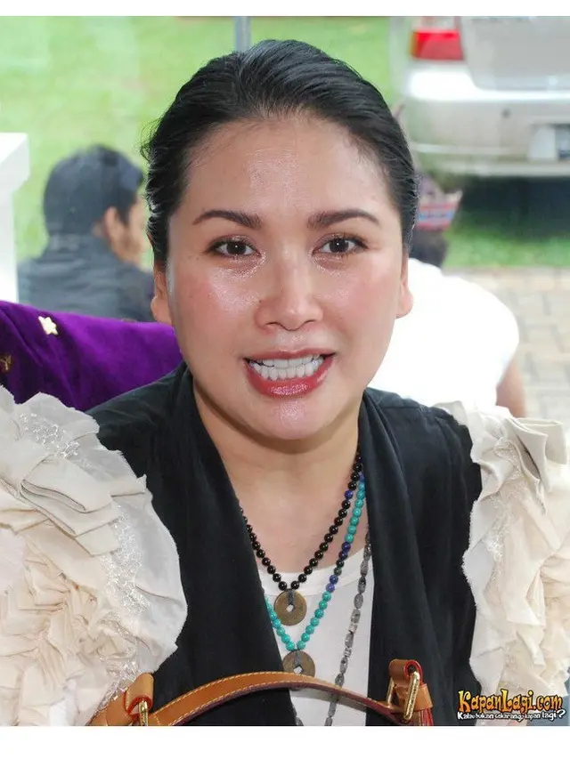 6 Potret Titi DJ Tanpa Makeup Ini Sukses Bikin Pangling